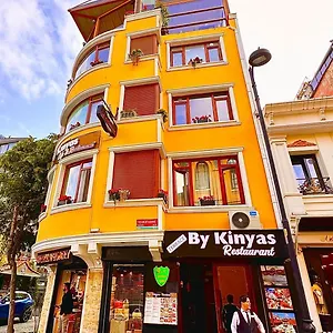 By Kinyas , Estambul Turquía